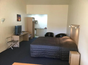 Captains Quarters Motor Inn