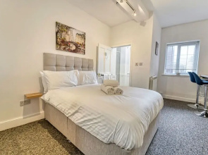 Host Stay Hills Studio