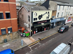 Peaky blinders apartment 5 min walk to Blackpool tower sleeps up to 14