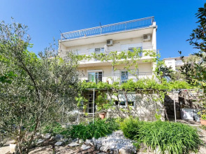 Apartments and Room Drazen