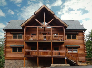 Mountain Movie Inn - Six Bedroom Cabin