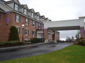 Holiday Inn Express & Suites Merrimack – Nashua by IHG
