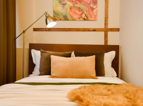 THE ALL-PINK APARTMENT - Wonderful Magheru Studio