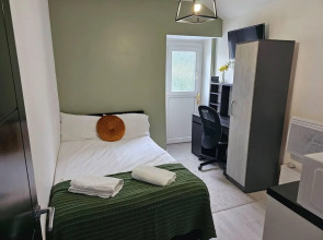 Skyline King Studio Room 201