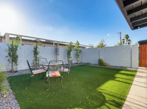 ~ 4 Mi to Old Town Scottsdale: Tempe Duplex