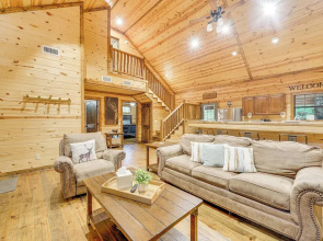 Pets & Families Welcome: Secluded Broken Bow Cabin