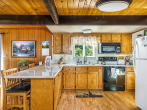 Cozy Cabin On The Cove - Lakefront with Private Dock by Yosemite Region Resorts