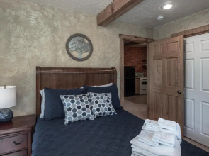 Shady Pines, 3 BRs, Game Room, Fireplace, Wifi, Sleeps 12