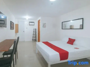 RedDoorz @ FCCG GoldMoon Boutique Hotel