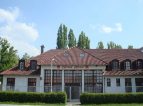 Roza Hotel Es Apartmanhaz