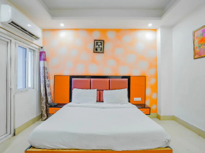 OYO 79070 Carnival Stays