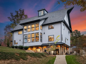 The Grand on Greenbay-7 Bedrooms Sleeps 21 Modern new Build