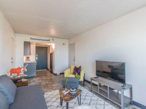 UT Suite + Pool + Gym