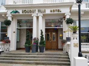 Holiday Villa Hotel And Suites