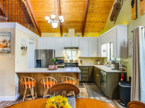 Groveland Home - Walk to Pine Mountain Lake!