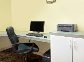 Days Inn by Wyndham Orlando Airport Florida Mall