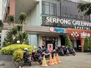 Minimalist Studio Room At Serpong Greenview By Travelio