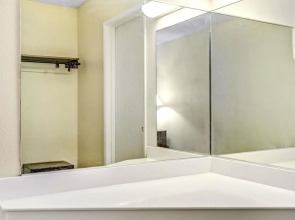 Travelodge Center Strip