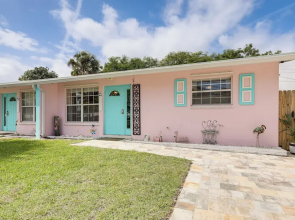 4 Mi to Beaches: Vibrant Stuart Villa w/ Patio!