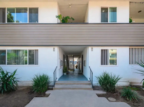 Chic Modern Stay w Patio Near LA Best Sights6