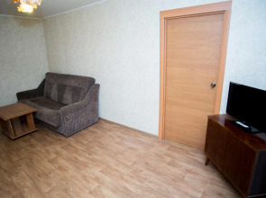 По суткам 33 на улице Горького 77