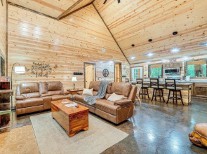 Near Choctaw Casino: Broken Bow Cabin w/ Hot Tub!