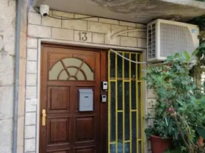 Studio Apartments Petar in old part of town