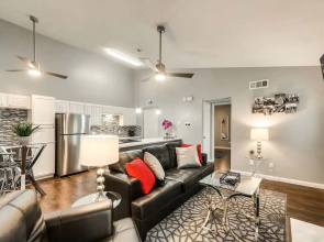 1BD Condo Pool South Irving I40