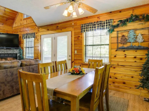 Sevierville Cabin w/ Hot Tub, Views & Pool Access!