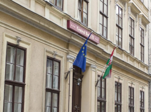 Central Hotel 21