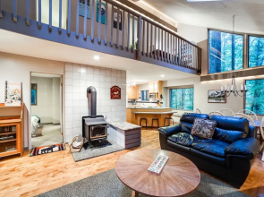 55sl - Hot Tub - Wood Stove - Sleeps 10 Home