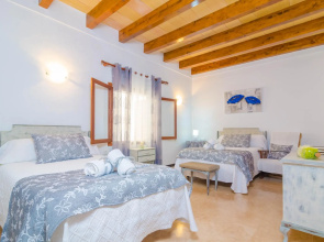 CAN PEDRO ROS - Chalet with terrace in S'ILLOT. Free WiFi