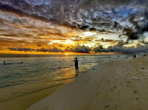 Blue Water Thoddoo Inn