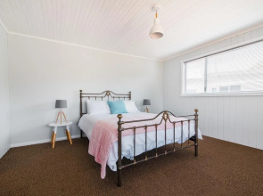 Bridport Holiday House