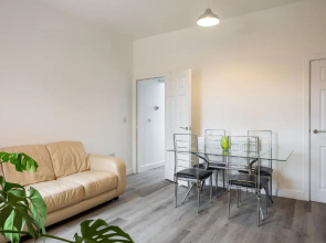 Whole house in centre of Town Ideal for Contractors and Professionals