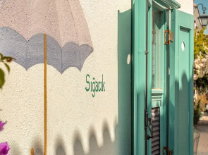 Mona Glamping Caravan Suites