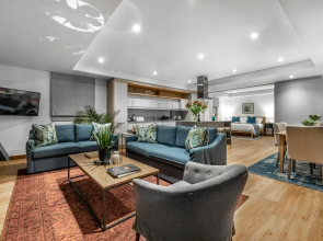 17 Marine, 2 Bedroom Sea-Facing Apt101