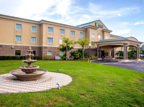 Holiday Inn Express & Suites Cocoa by IHG