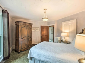 Dog-friendly Home w/ Balcony & Yard in Surgeon Bay