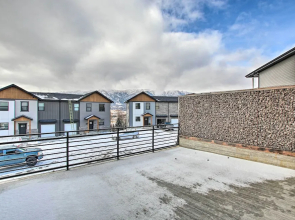 Modern Mountain Escape Near Slopes, Lakes & Trails