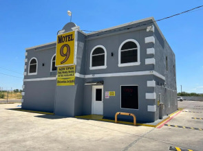 Motel 9