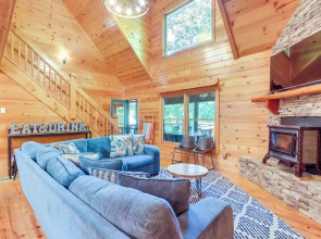 Deck & Private Hot Tub: Cabin in Ellijay!