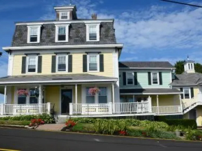 Harbor House Inn