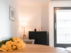 Brussels Pelican Charming