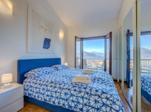 Lake View Pool Apartment in Ranco