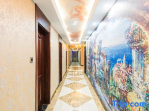 CLOUDS Hotel (Luoping Margaret)