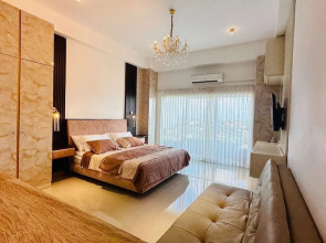 Studio - Sleeps 3 - Pool - Parking - Balcony