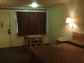 Super 7 Inn