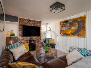 Crab Shack Apartments - Stylish back beach duplex apartment, Teignmouth