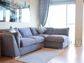 Newly Refurbished Thameside Apartment